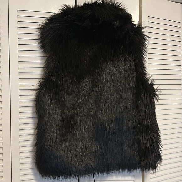 Faux fur vest size Large - Picture 4 of 4